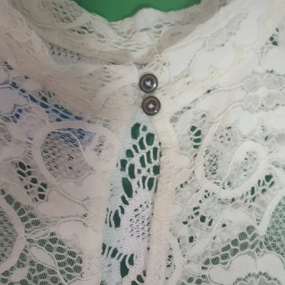 Elegant Cream Lace Tank Top - Picture 4 of 4